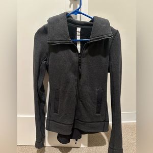 Lululemon size 4 zip up